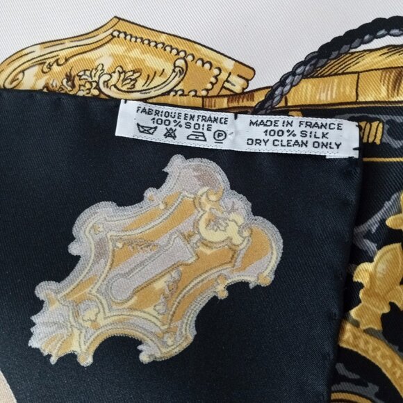 Authentic vintage Hermès 100% silk scarf - Les clés (90 cm) - Picture 4 of 7